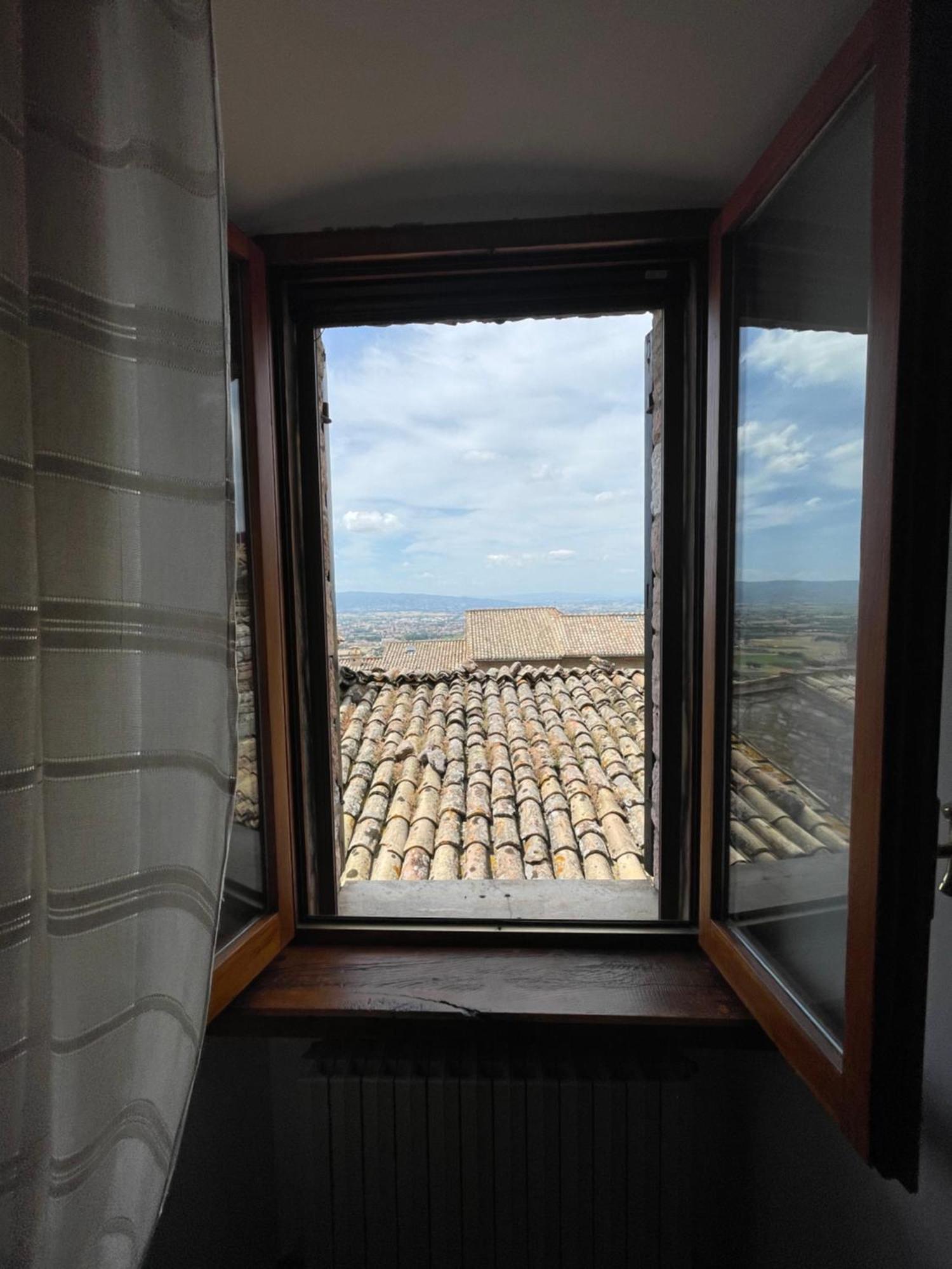 Happy House - Porta San Giacomo Apartment Assisi Ngoại thất bức ảnh
